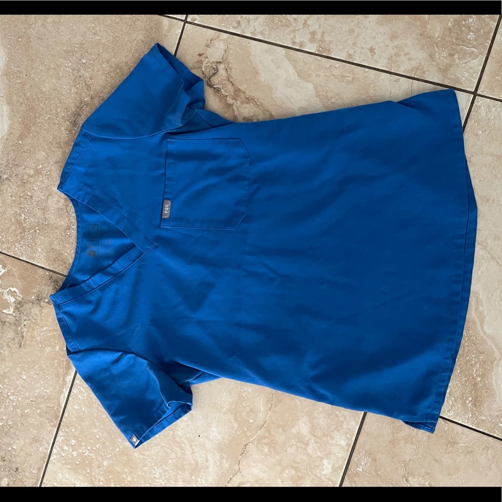 Figs scrub top